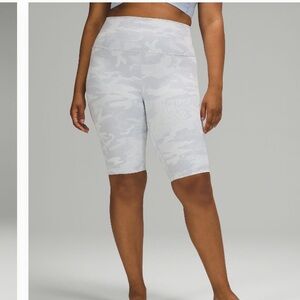 lululemon athletica High-Rise Bike Shorts - Light Gray Camo